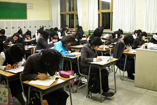 韓国の高校に 部活動はありません 一日中勉強です 韓国語教室 ハングルちゃん