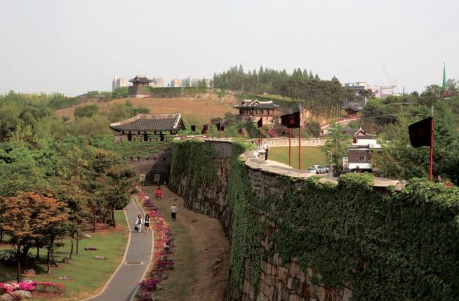 ソウルは昔、城郭都市でした。