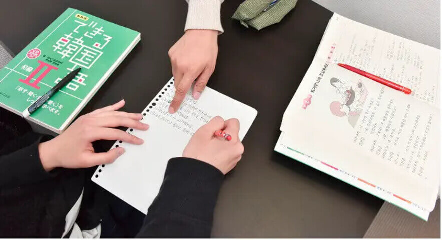 初心者が旅行で話せるようになるまでの学習目安